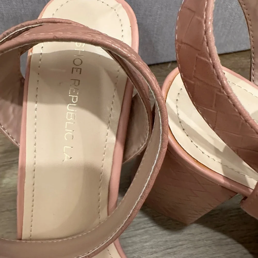 Shoe Republic Pink Square‎ Toe Platform Chunky Block Heel Sandals Size 8.5